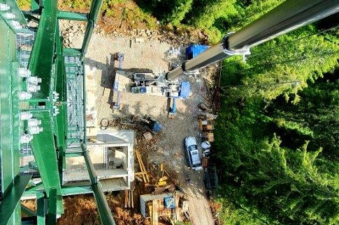 Il montaggio del ripetitore RAS nel nuovo sito di Racines (Foto: ASP/RAS)