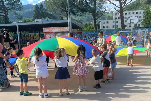 Bambine e bambini hanno festeggiato oggi, insieme con le loro famiglie, nello spazio nato da un’idea della direzione delle scuole dell’infanzia in lingua italiana. (Foto: ASP/GNews)