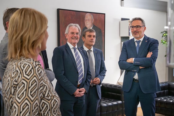 Il presidente della Provincia Arno Kompatscher ha avuto un incontro con i rappresentanti del Parlamento della Bassa Austria (da sinistra): Helga Krismer-Huber, il presidente del Parlamento Karl Wilfing, Anton Erber e il presidente della Provincia Arno Kompatscher. (Foto: USP/Greta Stuefer)