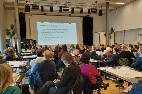 Michael Seywald, langjähriger pädagogisch-künstlerischer Leiter des Musikum Salzburg, führte und begleitete durch den ersten Tag des Bundesfachgruppentreffen in Brixen. (Foto: LPA/Hans Peter Stifter)