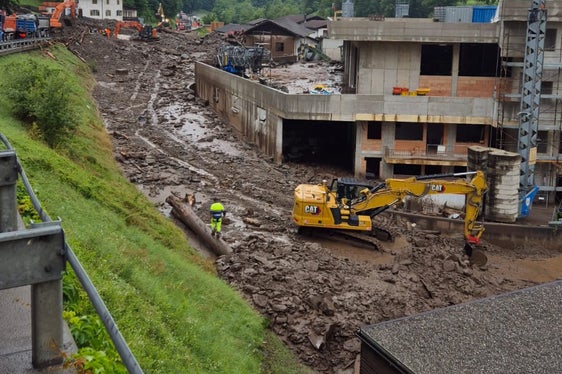 I temporali con forti piogge hanno provocato colate detritiche in tre torrenti della Val Passiria; l'immagine mostra la colata detritica del Rio del Masso dei Tovi poco prima di San Martino in Passiria. (Foto: USP/Ufficio Sistemazione bacini montani ovest dell'Agenzia per la Protezione civile)