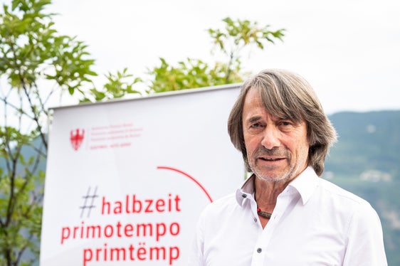 Es geht darum, Menschen ganzheitlich, nah und richtig zu versorgen, betonte Gesundheitslandesrat Hubert Messner bei seiner #halbzeit-Pressekonferenz. (Foto: LPA/Fabio Brucculeri)