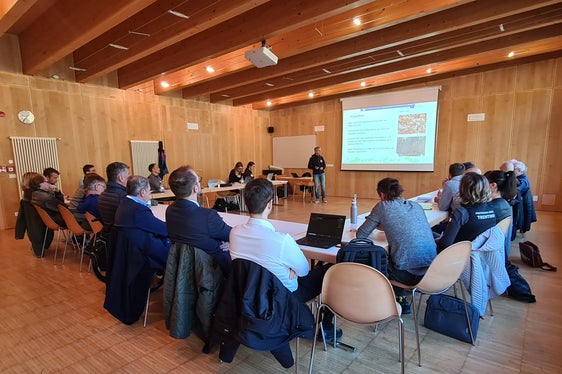 L’Agenzia per la Protezione civile ha organizzato tre workshop nei Comuni di Nova Levante, Nova Ponente e Aldino, particolarmente colpiti dalla tempesta Vaia del 2018. (Foto: USP/Centro funzionale provinciale dell’Agenzia per la Protezione civile)