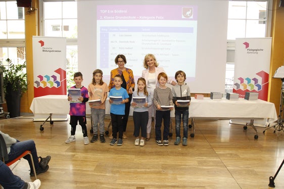 Zu den Bestplatzierten der 2. Klasse Grundschule gehören: Luis Gasser, Dominik Stolz, Isabell Klotz, Ben Mulser, Chirstof Niedrist, Simon Krapf. (Foto: LPA/Verena Hilber)