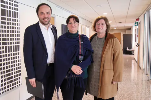 Rafforzare la rete all'interno della ricca offerta museale altoatesina: Nella foto (da sinistra) l'assessore provinciale Achammer, la presidente Sabine Unterholzner e la direttrice Marlene Messner (Foto: ASP/Ingrid Silginer)