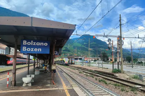 Die Bahngleise am Bahnhof Bozen werden barrierefrei gestaltet, um allen Fahrgästen ein bequemes Ein- und Aussteigen aus den Zügen zu ermöglichen. Jetzt sind die Bahngleise 3 und 4 an der Reihe. (Foto: LPA/Alessandro Veronesi)