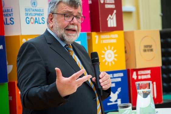 ll coordinatore della Commissione scientifica del Piano Clima Alto Adige 2024, Gottfried Tappeiner: Se dovessimo attuare tutte le misure in tutti i settori che sono economicamente sostenibili, potremmo già attuarne una buona parte. (Foto: ASP/Fabio Brucculeri)