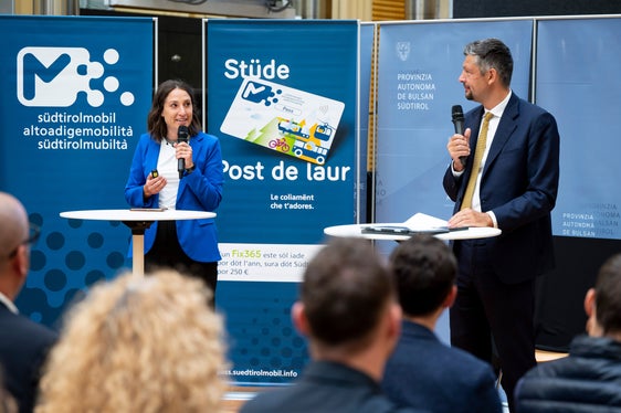 Dötes les informaziuns
Le sistm nü sará a desposiziun da jügn 2025 inant. Por detais, modalité da cumpré y confrunc danter les tarifes desvalies: pass.südtirolmubilté.info (Foto: USP/Fabio Brucculeri)