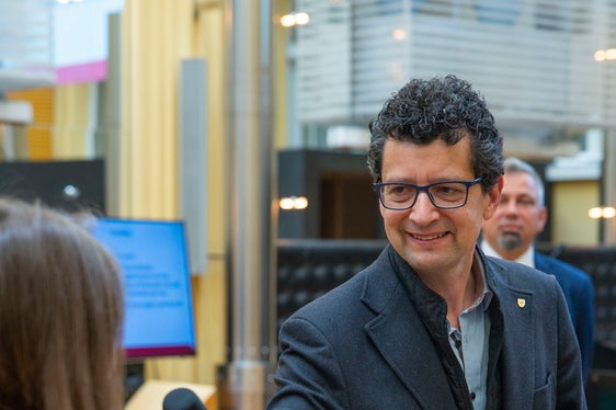 È importante che i nuovi arrivati ricevano subito le informazioni più importanti e possano sentirsi parte integrante della grande famiglia della Provincia, ha affermato Günter Sölva, direttore dell'Ufficio sviluppo personale (Foto: ASP/Fabio Brucculeri)