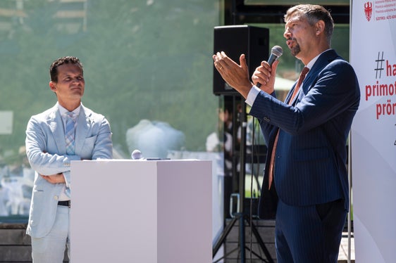 Durante una conferenza stampa tenutasi al Tublá da Nives a Selva, Daniel Alfreider, assessore provinciale all'Istruzione e cultura ladina, insieme al team del Dipartimento, ha tracciato un bilancio della prima parte della legislatura. (Foto: USP/Fabio Brucculeri)