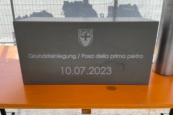 Il 10 luglio 2023 è stato il giorno della posa della prima pietra del nuovo complesso scolastico che sorgerà a Maia Bassa. (Foto: ASP)