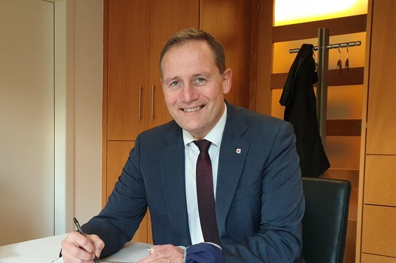 Einheitlich und effizient: LR Massimo Bessone zum Verfahren für die Vorlage und Bewertung von Vorschlägen für öffentlich-private Partnerschaften. (Foto: LPA/Anna Pitarelli)