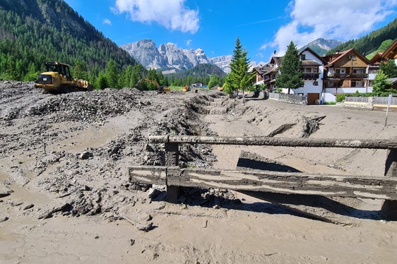 Das Ausmaß der über 300.000 Kubikmeter Material umfassenden Schlammlawine heute (18. Juni) in Campill. (Foto: LPA/Landesamt für Wildbach- und Lawinenverbauung Ost)