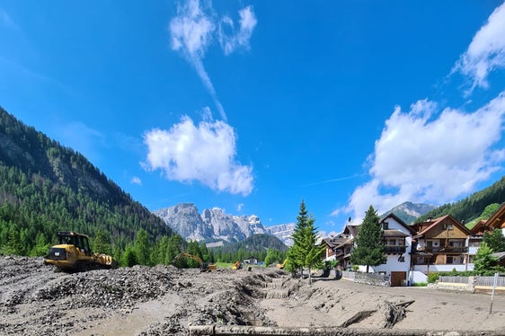 Das Ausmaß der über 300.000 Kubikmeter Material umfassenden Schlammlawine heute (18. Juni) in Campill. (Foto: LPA/Landesamt für Wildbach- und Lawinenverbauung Ost)