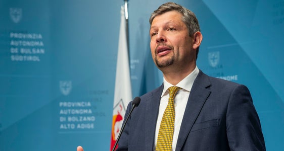 Mit den neuen Kriterien soll vor allem die Mobilität mit dem Fahrrad und das Kombinieren verschiedener Mobilitätsmittel stärker gefördert werden, sagte Landesrat Alfreider nach Sitzung der Landesregierung. (Foto: LPA/Fabio Brucculeri)