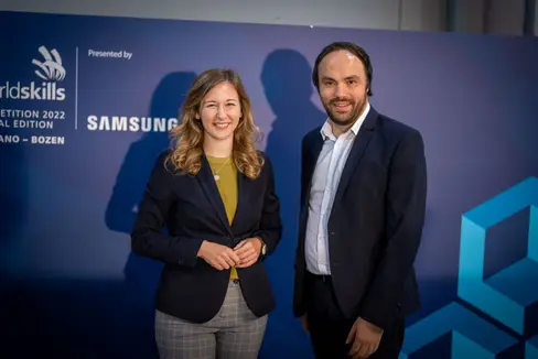 La formazione duale è stata al centro dell’incontro odierno (3 novembre) tra l’assessore Philipp Achammer e la segretaria di Stato austriaca, Claudia Plakolm (Foto: ASP)