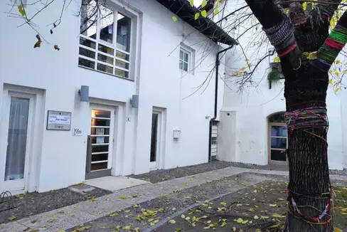 Im Kindergarten Margreid an der Weinstraße findet die Dankesfeier für das Kulturwerk für Südtirol statt. (Foto: Deutsch Bildungsdirektion)