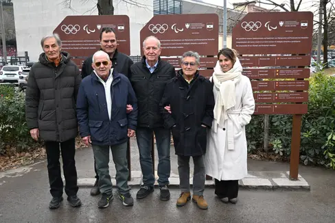 Gedenktafel für Südtiroler Olympia- und Paralympics-Athletinnen und -Athleten in Bozen. Auf dem Foto (von links): Paolo Lorenzini, Riccardo Tomasini, Franz Gatscher, Klaus Dibiasi, Giorgio Cagnotto und Tania Cagnotto. (Foto: Stadtverwaltung Bozen)