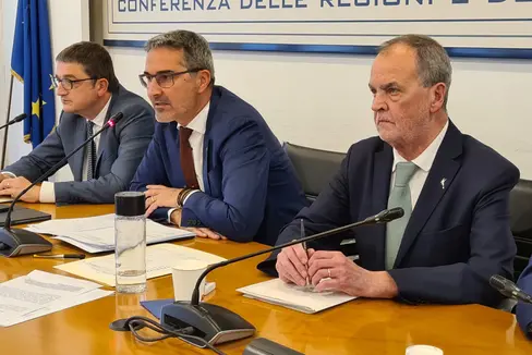 Da sinistra il Governatore del Trentino Maurizio Fugatti, il Presidente della Provincia di Bolzano Arno Kompatscher e il Ministro per gli Affari regionali e le autonomie Roberto Calderoli (Foto: Davide Cordua)
