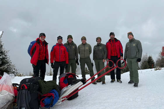 Il programma ha riguardato, tra l'altro, le attività del servizio di allerta valanghe, le modalità in cui si verifica una valanga, il bollettino valanghe, il comportamento da tenere in caso di emergenza, l'allerta dei soccorsi tramite il numero di emergenza 112, le importanti misure di primo soccorso... (Foto: USP/Ispettorato forestale Bressanone)