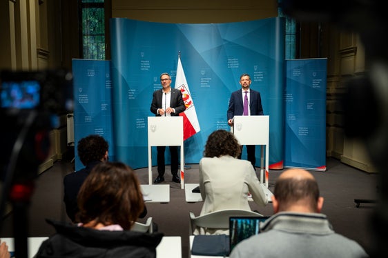 L'assessore alla mobilità Daniel Alfreider (a destra) ha illustrato le delibere approvate oggi dalla Giunta provinciale assieme al presidente Arno Kompatscher (Foto: USP/Fabio Brucculeri)