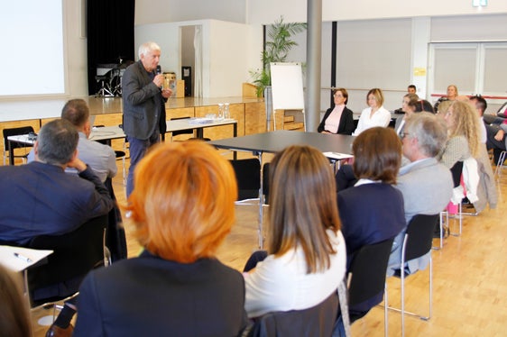 Referent Wolfgang Kindler ging in seinen Impulsreferaten detailliert auf das Tagungsthema ein. (Foto: LPA/Bildungsdirektion/Verena Hilber)