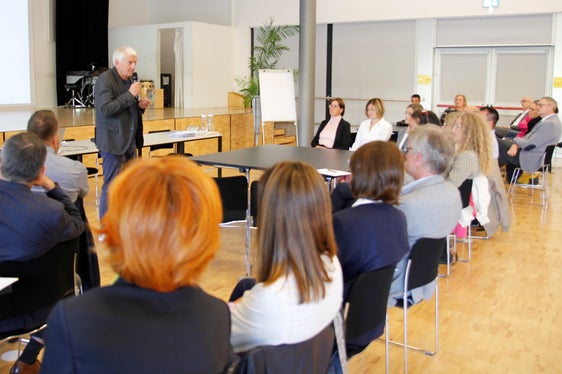 Referent Wolfgang Kindler ging in seinen Impulsreferaten detailliert auf das Tagungsthema ein. (Foto: LPA/Bildungsdirektion/Verena Hilber)
