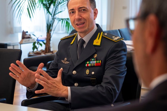 Sechs Jahre lang stand Gabriele Procucci als Landeskommandant der Finanzwache Bozen vor. (Foto: LPA/Fabio Brucculeri)