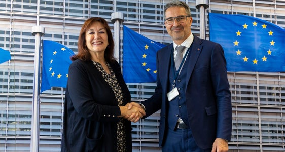 Il presidente Kompatscher ha sottolineato alla vicepresidente della Commissione europea Šuica lo svantaggio causato dal geo-blocking per le minoranze linguistiche nell'UE (Foto: ASP/Javier Bernal Revert)
