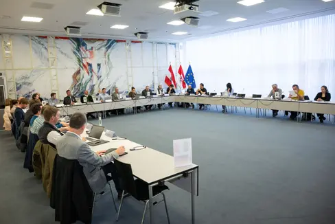 Am Expertinnen- und Expertentreffen zu Wolf und Bär im Alpenraum, das vom Land Vorarlberg in Bregenz organisiert wurde, nahmen auch die Fachleute des Amtes für Wildtiermanagement des Landes Südtirol teil. (Foto: Land Vorarlberg/A. Serra)