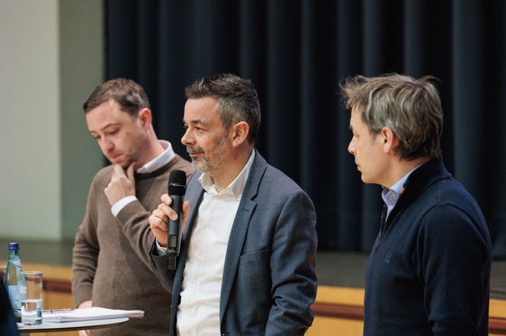 Sta-Projektverantwortlicher Michael Prader, Sta-Generaldirektor Joachim Dejaco und Sta-Projektleiter Sergio Marchiori erklärten die Details zu Elektrifizierung der Vinschger Bahn und der dafür notwendigen Bahnsperre. (Foto: Sta/Brentegani)