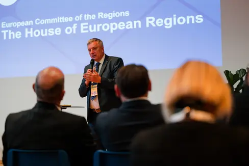Petr Blížkovský, Generalsekretär des Europäischen Ausschusses der Regionen, sprach beim Plenum Gemeindenetzwerke. (Foto: EFA/Elisabeth Mandl)
