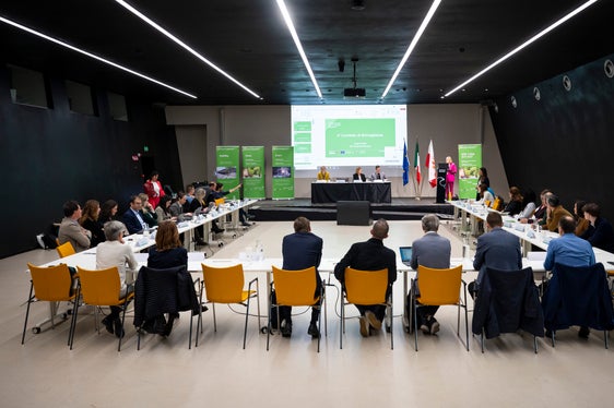 Am 9. April tagte der vierte EFRE-Begleitausschuss im NOI Techpark in Bozen-Süd. Dort wurden dann auch die Labors besichtigt, die über den Europäischen Fonds für regionale Entwicklung (EFRE) finanziert wurden. (Foto: LPA/Fabio Brucculeri)