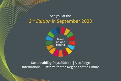 La slide proiettata sul maxischermo della Fiera di Bolzano con il tema della prossima edizione dei Sustainability Days, in programma nel settembre del 2023 e dedicata alla sostenibilità sociale(Foto: ASP/IDM)