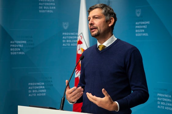 L'assessore alla mobilità, Daniel Alfreider, nel corso della conferenza stampa odierna (Foto: ASP/F. Brucculeri)