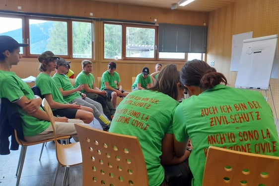 Questa settimana, 14 giovani hanno ampliato le loro conoscenze in diversi campi della protezione civile al campo scuola della Protezione Civile di Solda (Foto: Maja Clara/Agenzia per la Protezione civile)