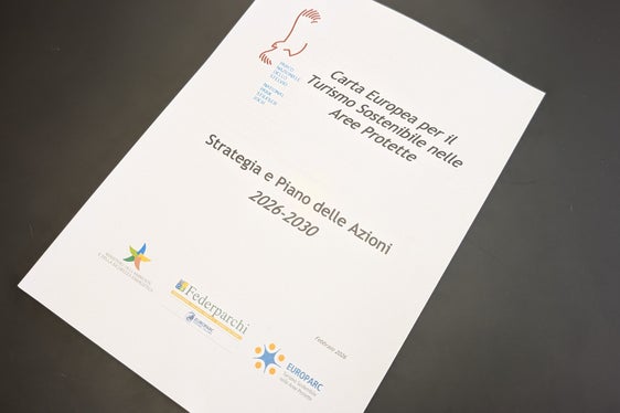 Il Comitato di coordinamento e indirizzo del Parco Nazionale dello Stelvio si è espresso a favore del rinnovo della certificazione secondo la “Carta europea per il turismo sostenibile nelle aree protette”. Nella foto il piano delle azioni 2026-2030. (Foto: USP/Vera Brunetti)