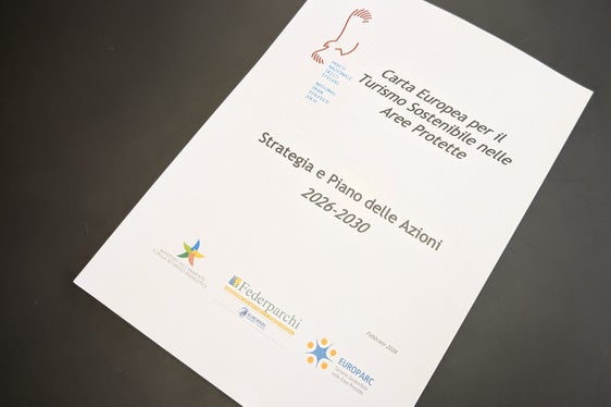 Il Comitato di coordinamento e indirizzo del Parco Nazionale dello Stelvio si è espresso a favore del rinnovo della certificazione secondo la “Carta europea per il turismo sostenibile nelle aree protette”. Nella foto il piano delle azioni 2026-2030. (Foto: USP/Vera Brunetti)