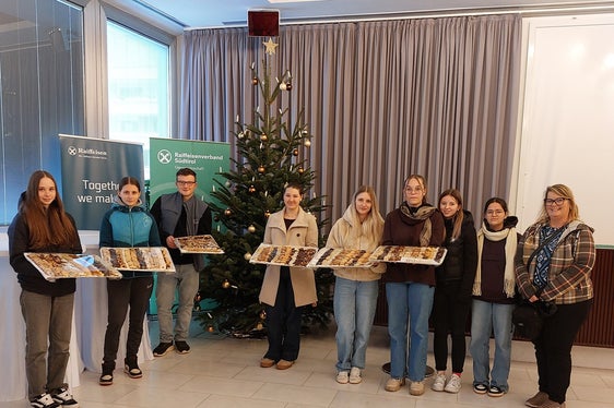 La cooperativa studentesca hondgmocht & hausgmocht della Scuola professionale di Tesimo predispone ogni anno un'apprezzata pasticceria natalizia. (Foto: Scuola professionale per l'economia domestica e agroalimentare Tesimo)