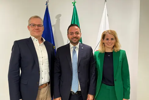 Da sinistra il presidente dell'Unione commercio turismo servizi Philipp Moser, l'assessore provinciale allo Sviluppo economico Marco Galateo e la direttrice dell'Unione Sabine Mayr (Foto: USP)