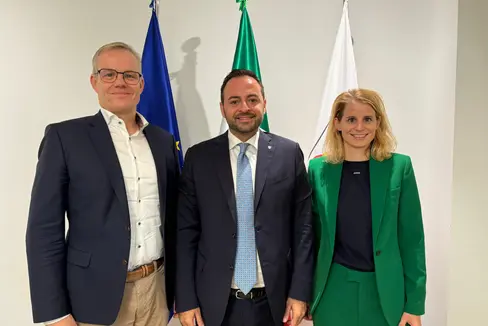 Da sinistra il presidente dell'Unione commercio turismo servizi Philipp Moser, l'assessore provinciale allo Sviluppo economico Marco Galateo e la direttrice dell'Unione Sabine Mayr (Foto: USP)