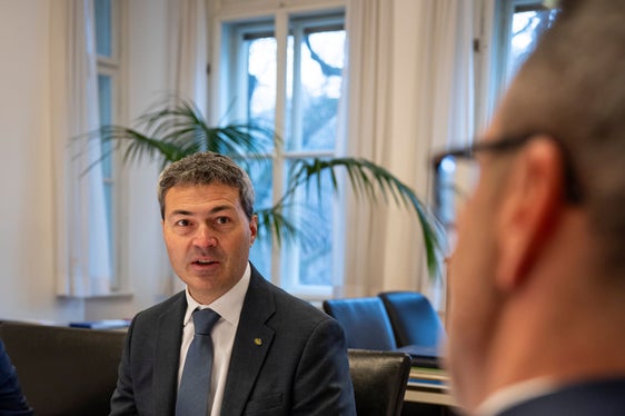 Seit drei Monaten HGV-Präsident, hat Klaus Berger erstmals in dieser neuen Funktion am 3. Februar verschiedene Anliegen seines Verbandes mit Landeshauptmann Arno Kompatscher besprochen. (Foto: LPA/Fabio Brucculeri)