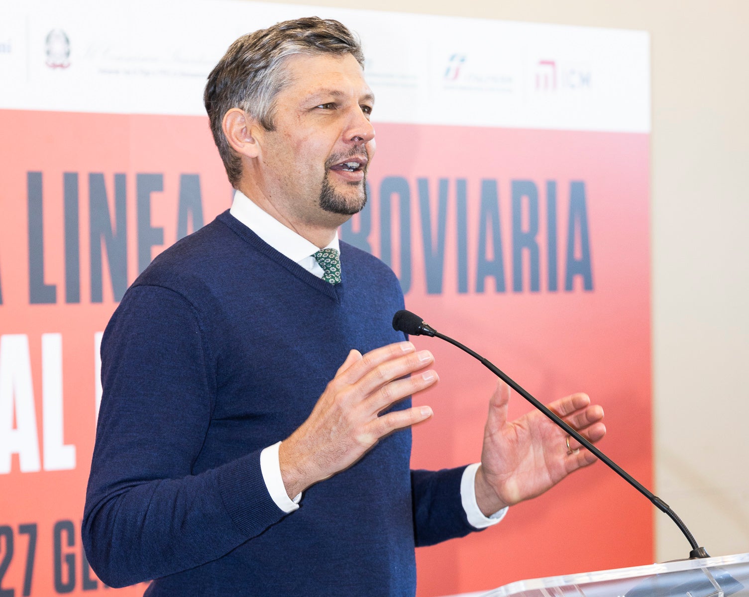 È un momento fondamentale per ritornare sui nostri treni dopo un anno di cantieri sulla linea della Pusteria. Oggi il primo passo importante con la riapertura della linea: la mobilità è al servizio della cittadinanza ed è stato un piacere viaggiare stamattina assieme ai pendolari, ha rimarcato l'assessore Alfreider. (Foto: USP/Tiberio Sorvillo)