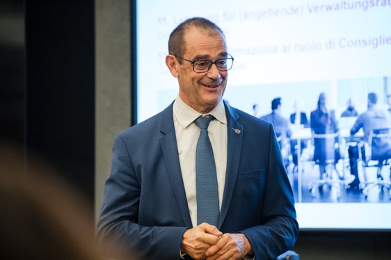 Handelskammer-Generalsekretär Alfred Aberer nannte den Lehrgang ein erfolgreiches Beispiel, um die Rolle der Frauen in der Wirtschaft zu stärken. (Foto: LPA/Bernhard Aichner)