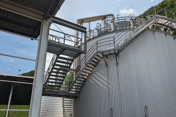 Aktuell werden rund 22.000 Tonnen Biomüll pro Jahr aus 56 Südtiroler Gemeinden in der Vergärungsanlage Lana verarbeitet. (Foto: LPA/Vera Brunetti)