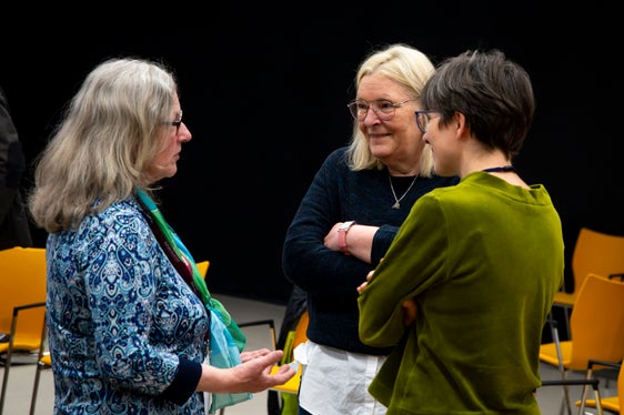 Austausch auf Ebene der Arbeitsgruppen: Mitglieder des Klimabürgerrats und des Stakeholder Forums Klima diskutierten am Samstag in Bozen und suchten nach Synergien. (Foto: LPA/Fabio Brucculeri)