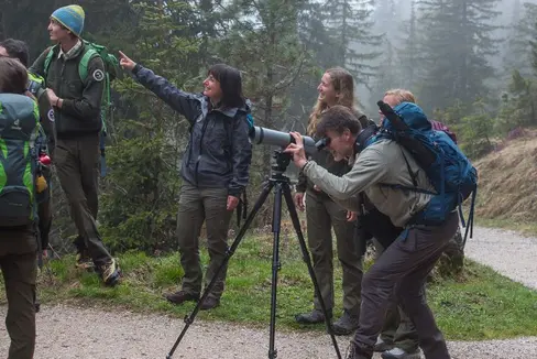 Anche per la prossima estate l'Ufficio Natura della Provincia è alla ricerca di nuovi Ranger da impiegare nei sette Parchi naturali altoatesini: nella foto alcuni addetti nel Parco naturale Puez-Odle (Foto: ASP/Ufficio Natura)