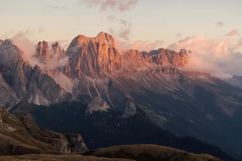 Südtirols Bergwelt hat atemberaubende Panoramen zu bieten. Eingriffe im alpinen Raum müssen gut abgewogen sein - der Landesregierung beratend zur Seite steht der Alpinbeirat, der heute neu eingesetzt wurde. (Foto: IDM/Tobias Kaser)