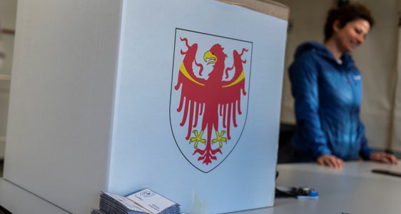 Die Vorbereitungen für die Landtagswahl nehmen weiter Fahrt auf. Die Landesregierung hat heute fast zwei Millionen Euro für die Abwicklung der Wahlhandlungen in den 116 Gemeinden bereitgestellt. (Foto: LPA/Ivo Corrà)