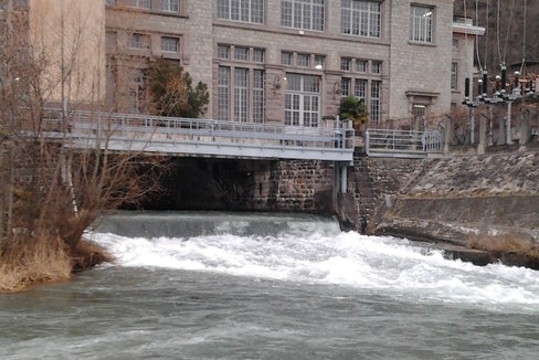 Per il periodo 2024-26 sono stati stanziati 3,5 milioni di euro per interventi di miglioramento ambientale nei comuni rivieraschi della centrale elettrica di Marlengo, una delle più grandi dell'Alto Adige. (Foto: USP/Ufficio provinciale Tutela acque)